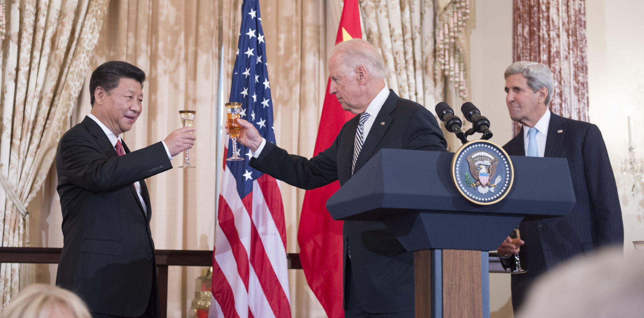 Vice_President_Biden_Raises_a_Toast_in_Honor_of_Chinese_President_Xi_at_a_State_Luncheon_at_the_State_Department_(21723827681)