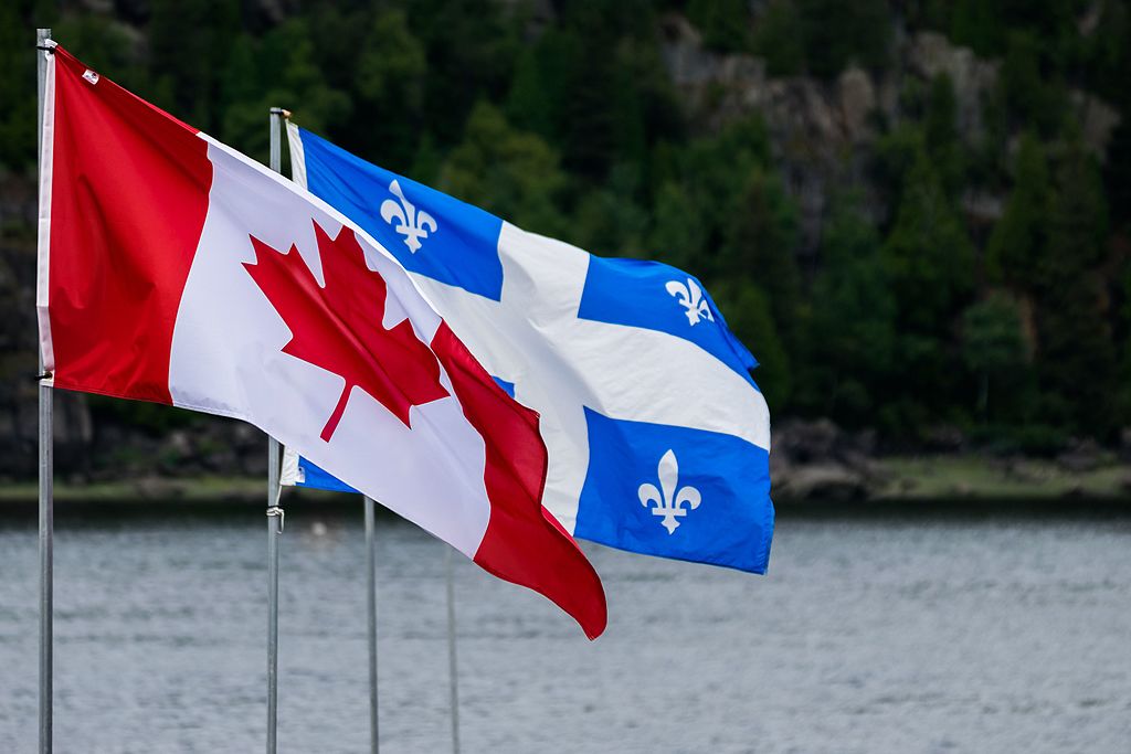 2016-08_Canada_Quebec_Flags